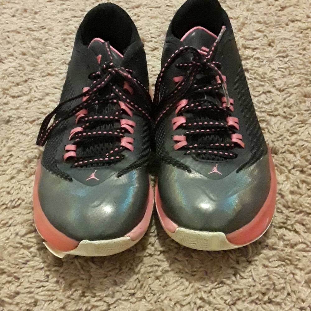 Shoes - Picture 3 of 4